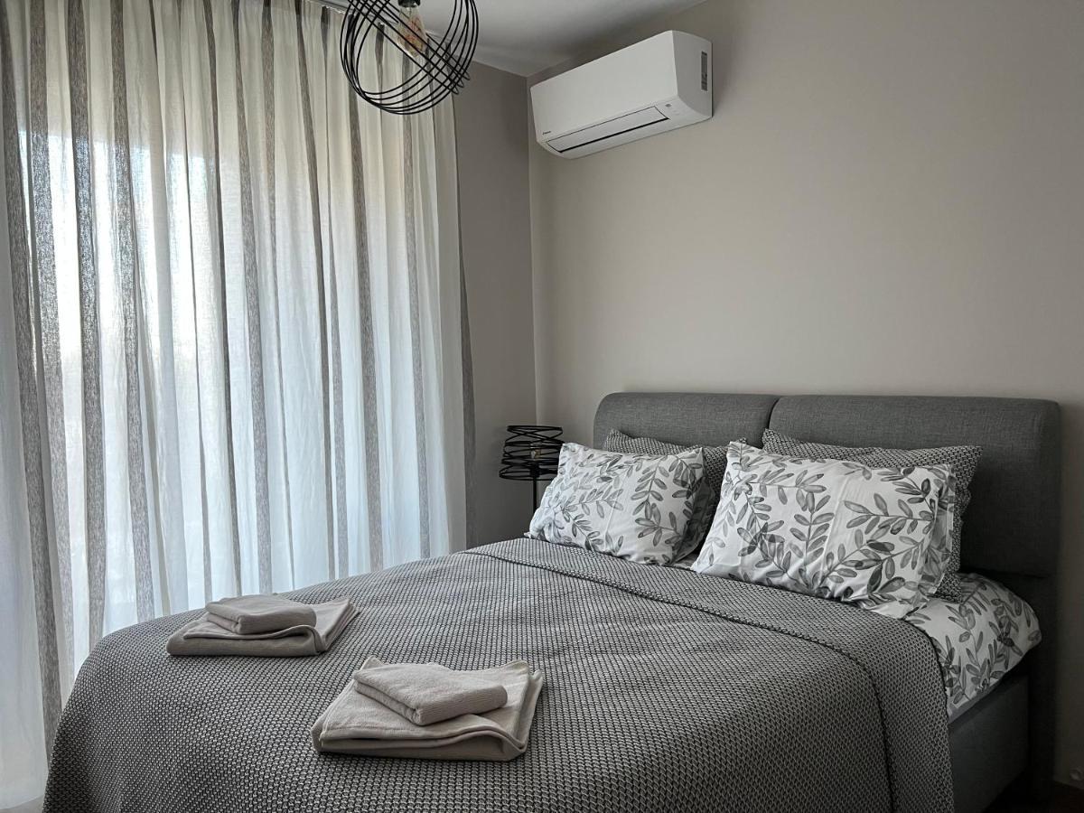 Luxe Sea Apartment Saints Constantine and Helena Bagian luar foto